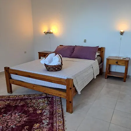 Rodon Kato Spilia Leros